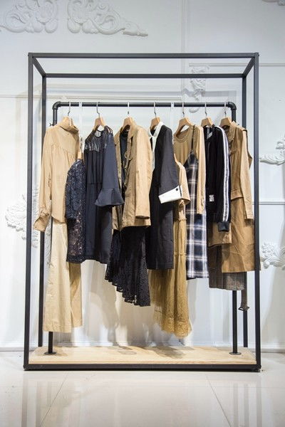 新鄭市女裝山脈麥中林精品女裝2019秋裝新款服裝市場(chǎng)尾貨批發(fā)品牌折扣女裝廠家直銷